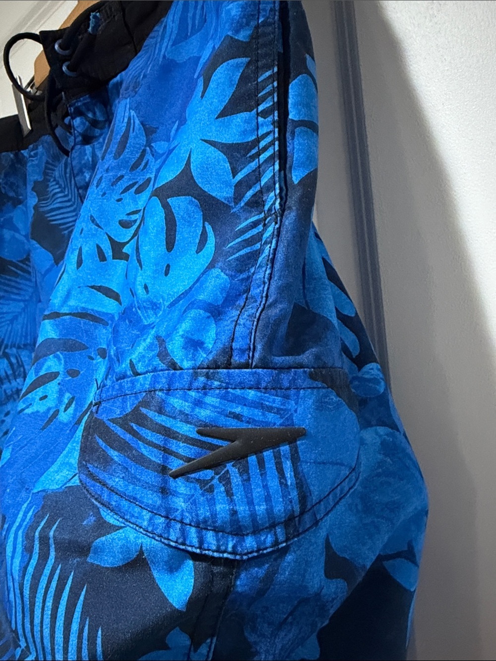 Men's Blue Tropical Print Swim Trunks - has wear - Picture 4 of 9
